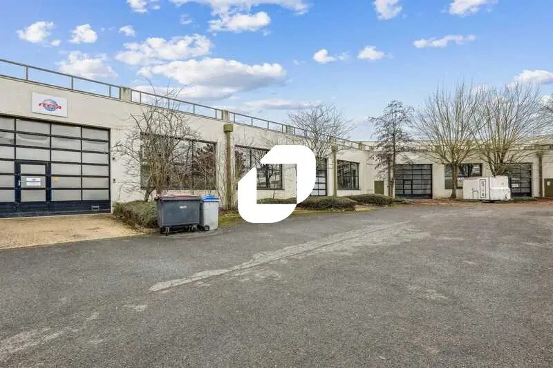 Flex in Villejust for lease - Building Photo - Image 1 of 13