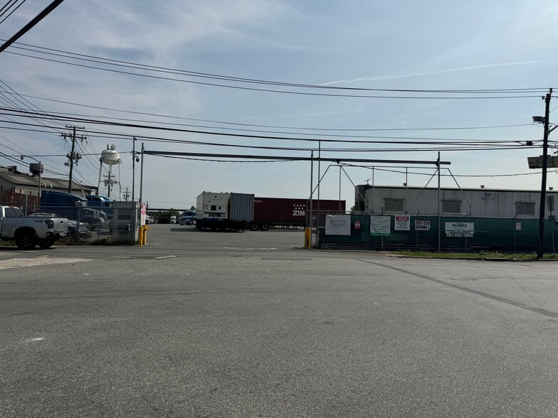 207-215 Avenue L, Newark, NJ for lease - Primary Photo - Image 2 of 10