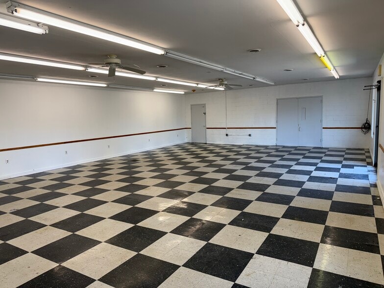 634 Old Liverpool Rd, Liverpool, NY for lease - Interior Photo - Image 3 of 9