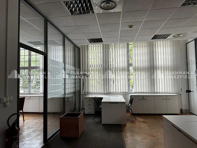 Office in Strasbourg for lease - Interior Photo - Image 3 of 12