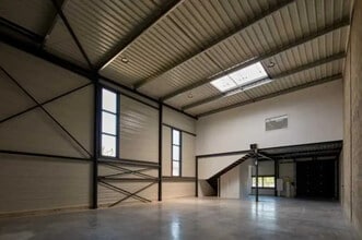 46 Avenue Des Gardes Messiers, Villemoisson-sur-Orge for lease Interior Photo- Image 2 of 4