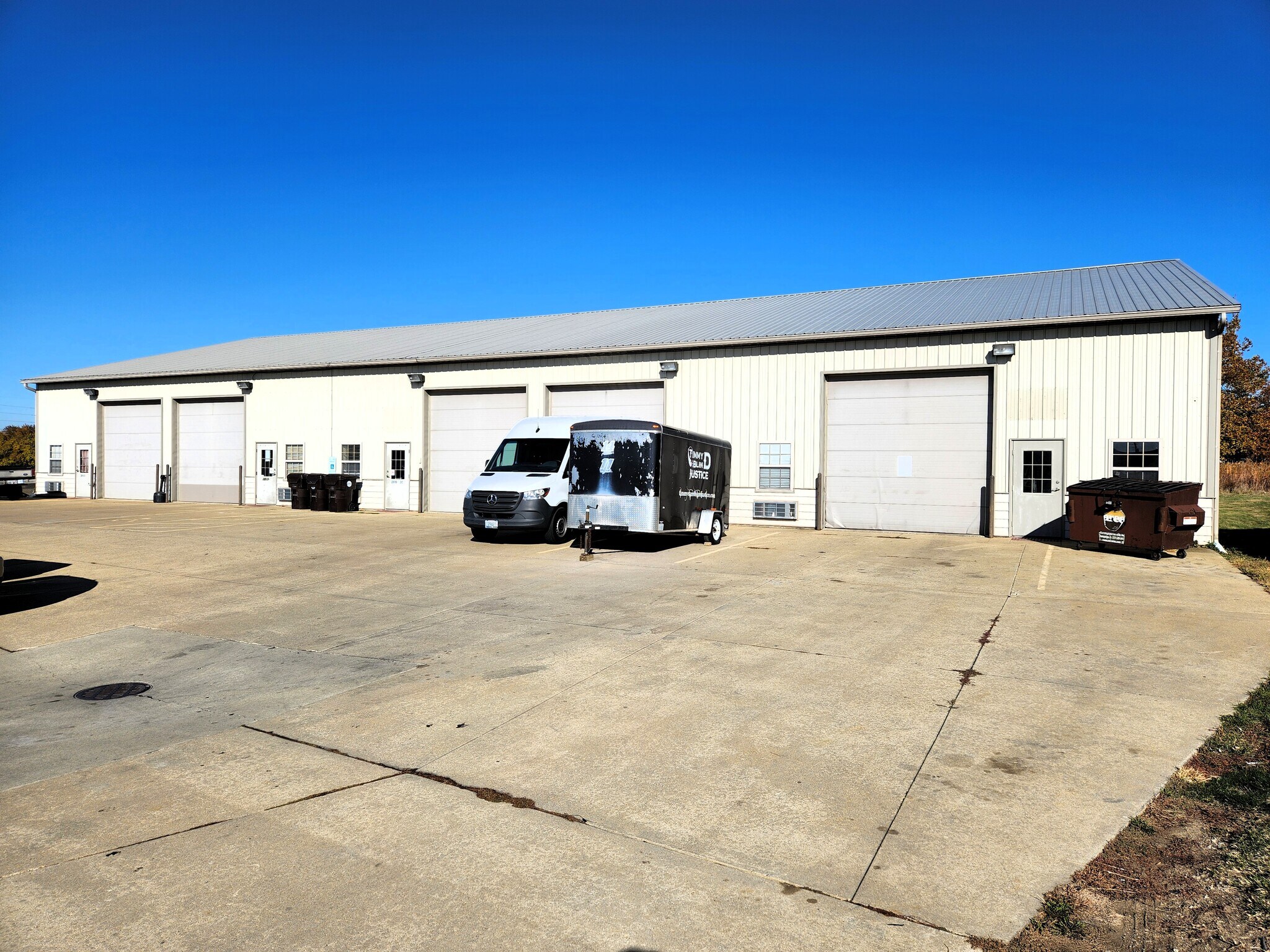 2810 Hundman Dr, Champaign, IL for lease Interior Photo- Image 1 of 2