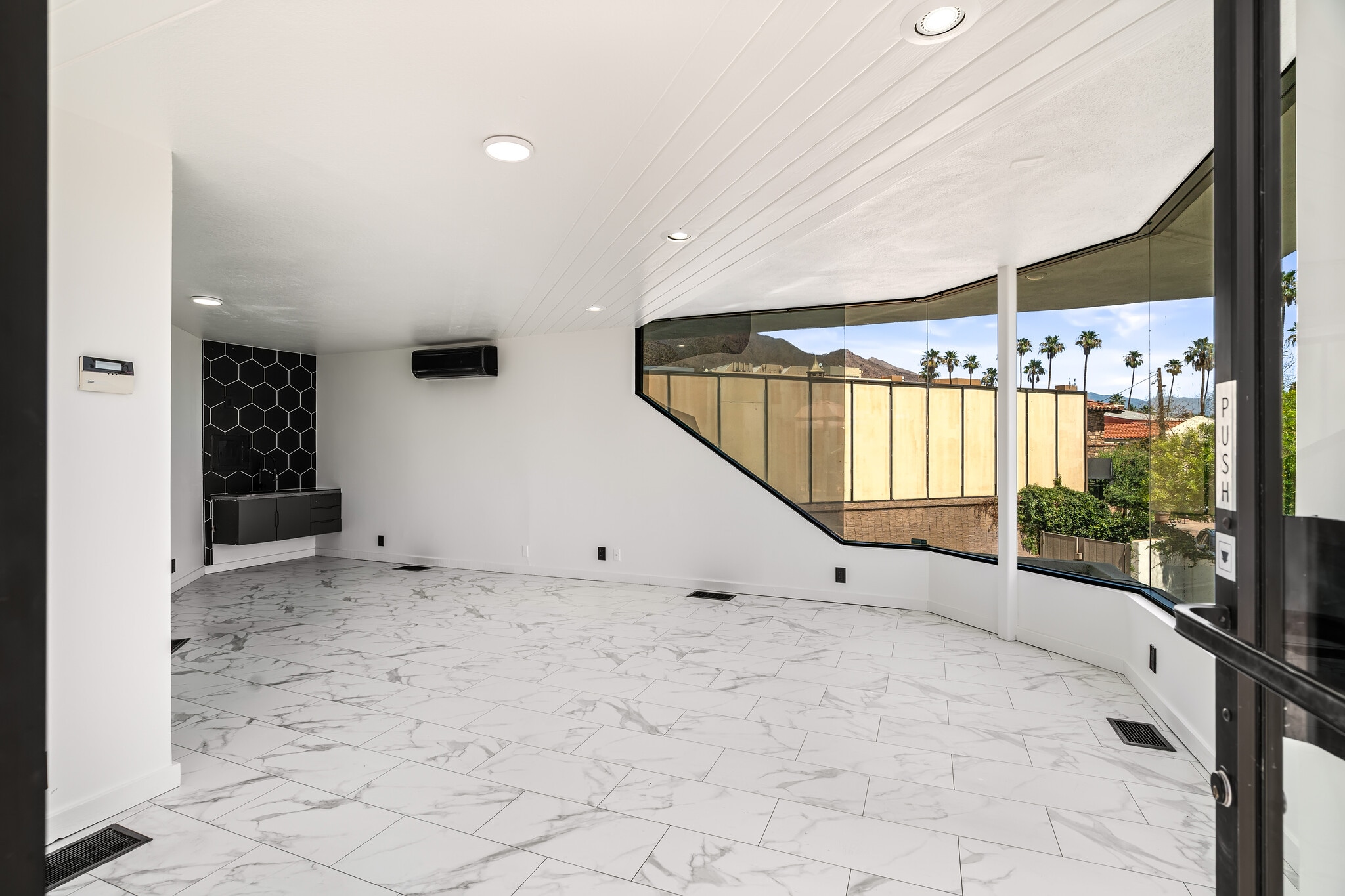 201 N Indian Canyon Dr, Palm Springs, CA for sale Interior Photo- Image 1 of 7
