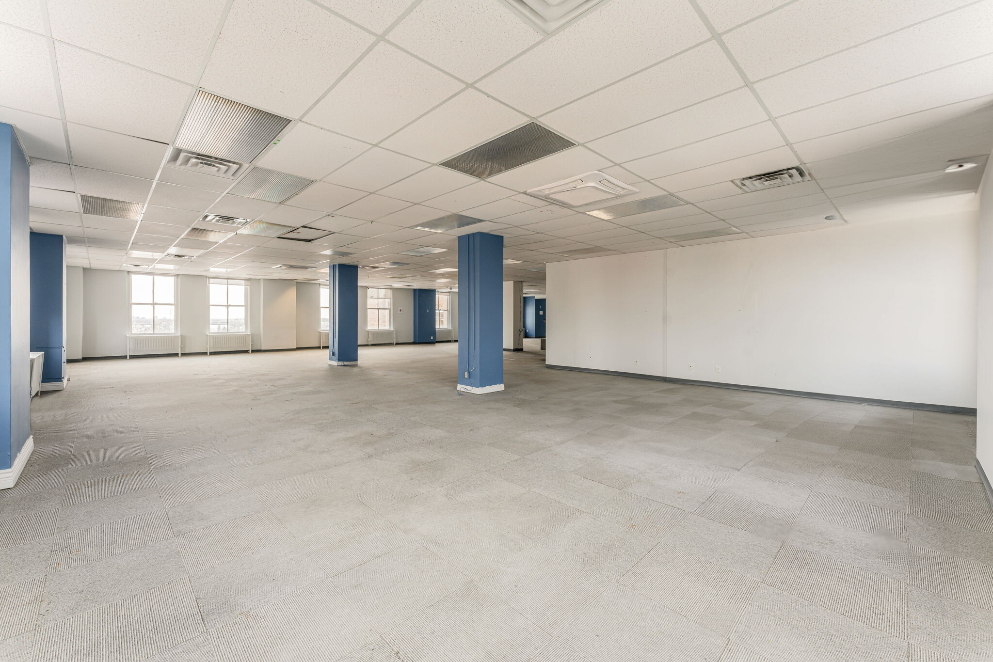 501-507 Pl d'Armes, Montréal, QC for lease Building Photo- Image 1 of 14
