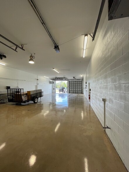 6900 SE Ridgeway Ter, Hobe Sound, FL for lease - Building Photo - Image 3 of 33