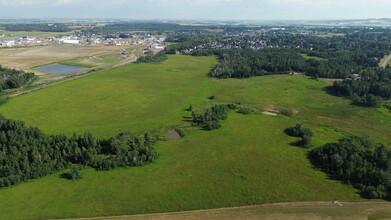 5490/5550 Davies St, Innisfail, AB - aerial  map view