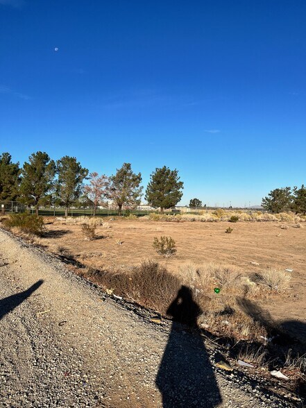 1001 Del Cerro St, Victorville, CA for sale - Building Photo - Image 2 of 15