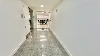2100 Ponce De Leon Blvd, Coral Gables, FL for lease Building Photo- Image 1 of 12