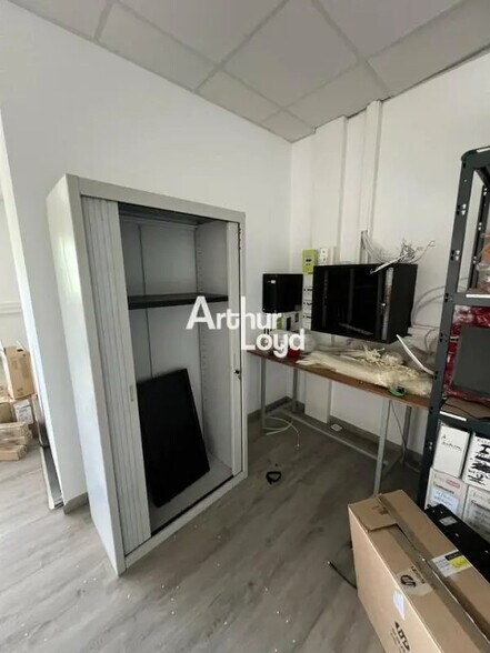 Office in Fréjus for lease - Interior Photo - Image 2 of 8