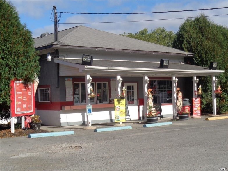 2935 Lamson Rd, Phoenix, NY 13135