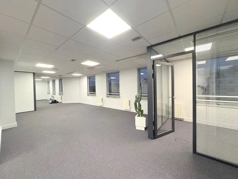Office in Maisons-Laffitte for lease Interior Photo- Image 1 of 15
