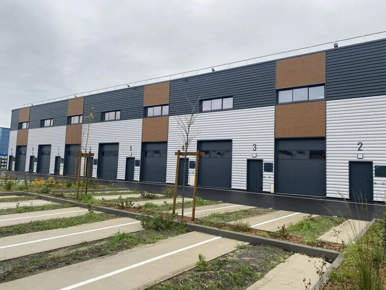 Flex in Gradignan for lease - Building Photo - Image 2 of 15