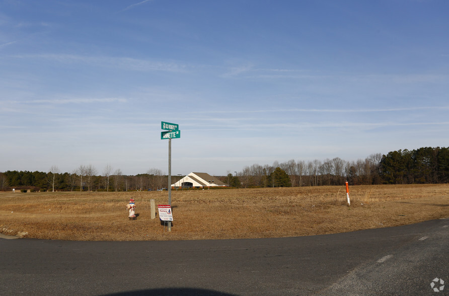 167 Annette Dr, Benson, NC for sale - Primary Photo - Image 1 of 1