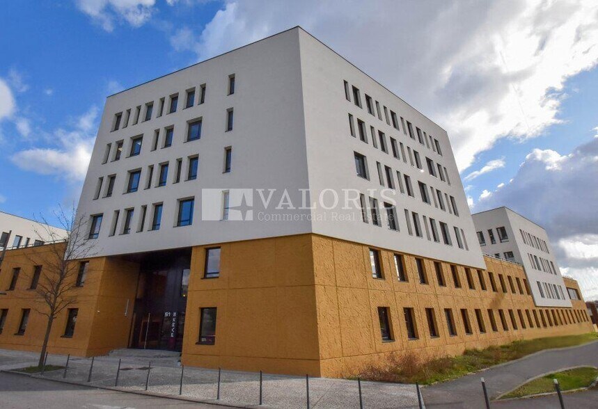 Office in Lyon for lease - Building Photo - Image 1 of 2