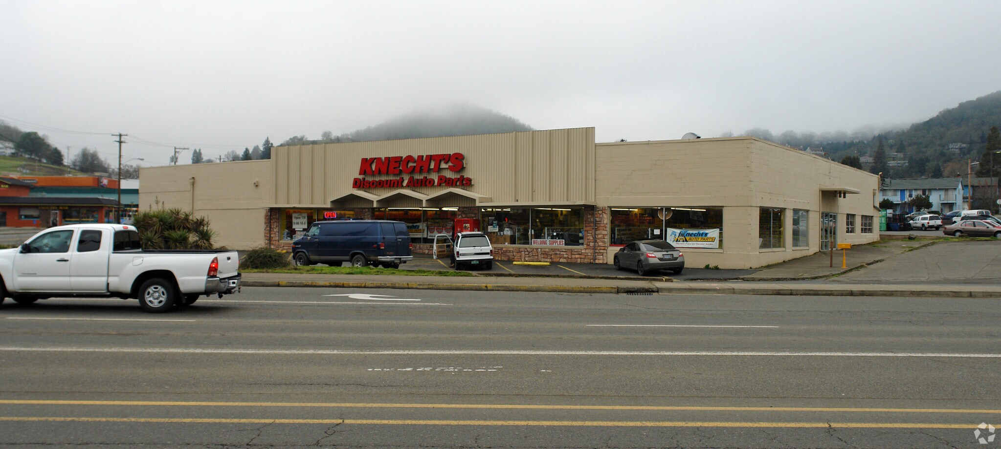 1026 NE Diamond Lake Blvd, Roseburg, OR for sale Primary Photo- Image 1 of 1