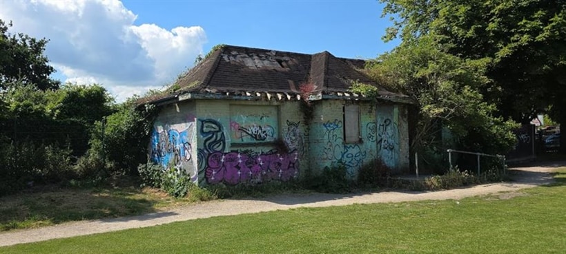 Alexandra Dr, Surbiton for sale Primary Photo- Image 1 of 1