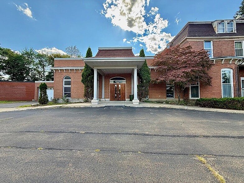 145 E Main St, Fredonia, NY for lease - Primary Photo - Image 1 of 13