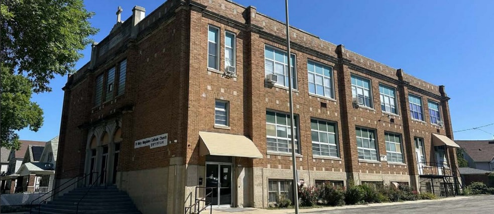 2570 S 19th St, Milwaukee, WI for sale - Primary Photo - Image 1 of 9