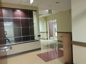 2828 N Clark St, Chicago, IL for lease Interior Photo- Image 2 of 31