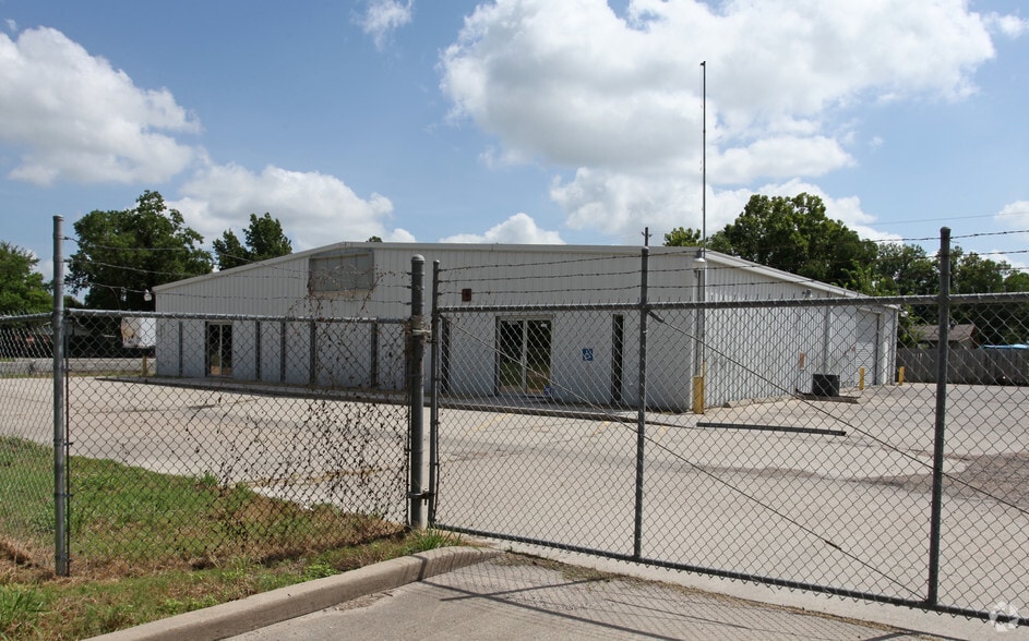 16450 Lee Rd, Humble, TX for sale - Primary Photo - Image 1 of 6