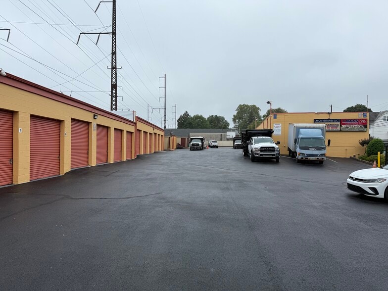 1124 Lincoln Ave, Prospect Park, PA for lease - Building Photo - Image 2 of 9