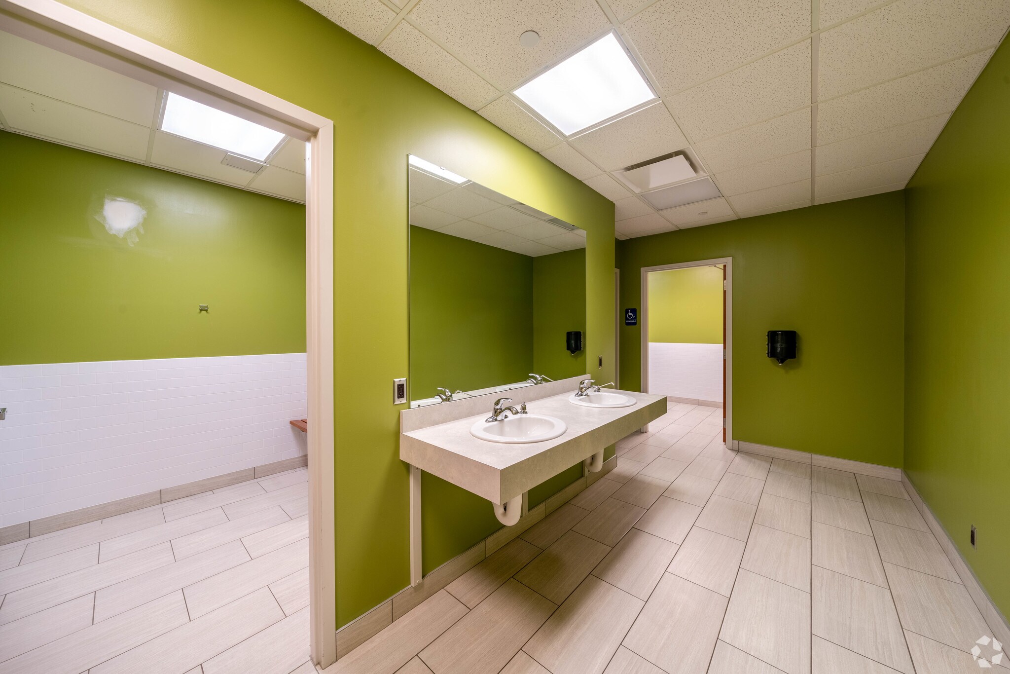 445 Minnesota St, Saint Paul, MN 55101 Town Square