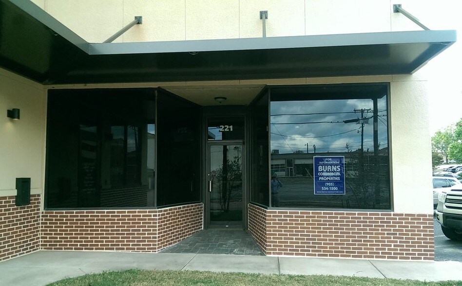 221-231 S College Ave, Tyler, TX for sale - Building Photo - Image 1 of 1