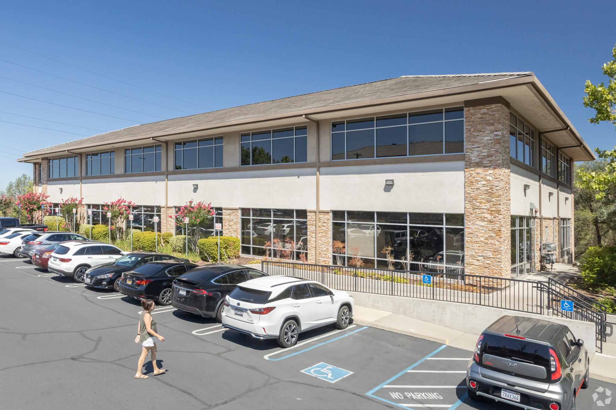 576 N Sunrise Ave, Roseville, CA for lease Primary Photo- Image 1 of 20