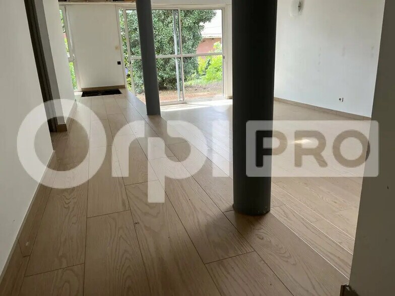 Office in Pessac for lease - Interior Photo - Image 3 of 6