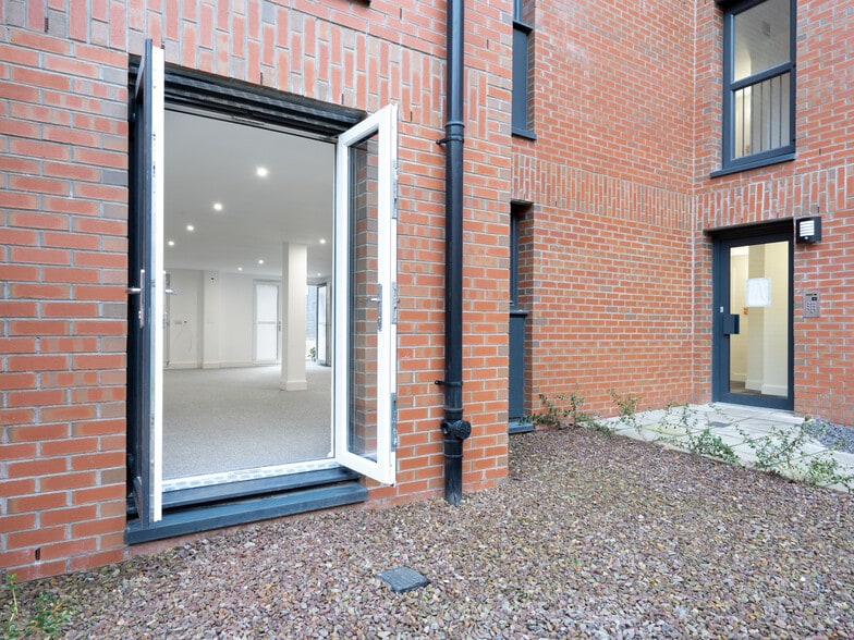 11-12 Tinto Pl, Edinburgh for sale - Building Photo - Image 3 of 7