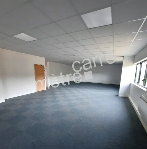 Flex in Carquefou for lease - Interior Photo - Image 3 of 5