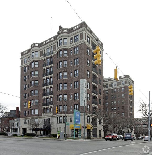 2900 E Jefferson Ave, Detroit, MI for lease - Primary Photo - Image 1 of 4