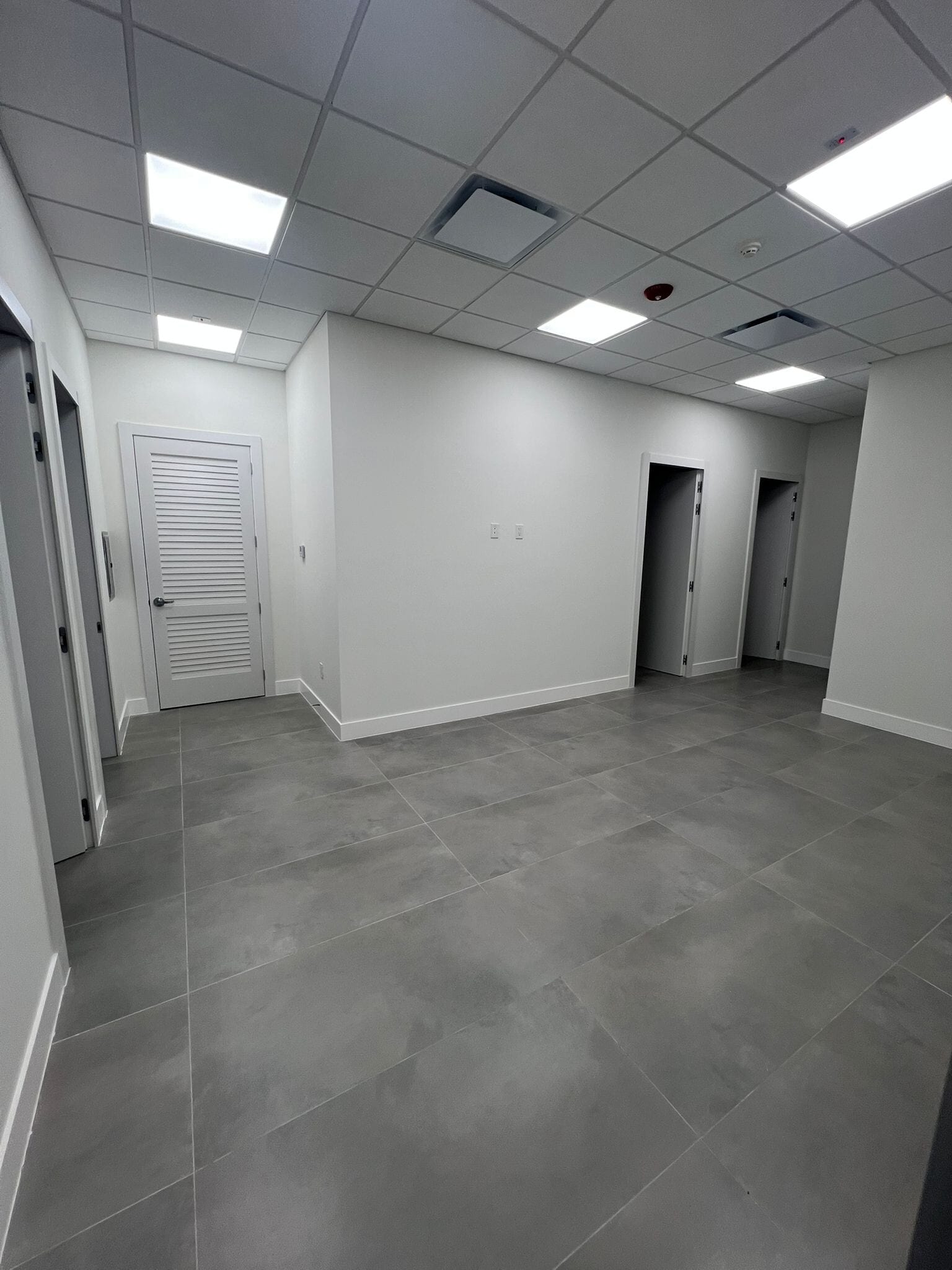 3383 NW 7th St, Miami, FL for lease Interior Photo- Image 1 of 4