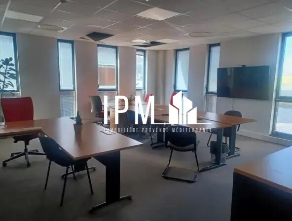 Office in Marseille for lease - Interior Photo - Image 3 of 4