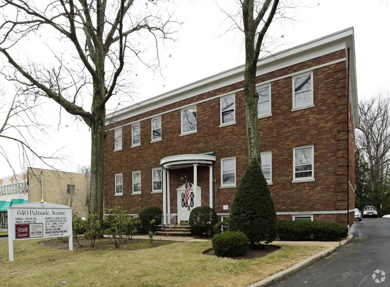 640 E Palisade Ave, Englewood Cliffs, NJ for lease - Primary Photo - Image 1 of 9