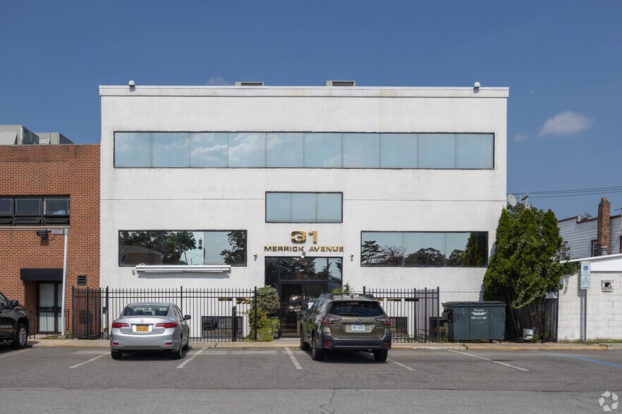 31 Merrick Ave, Merrick, NY for lease - Building Photo - Image 2 of 33