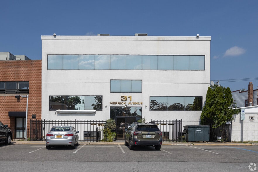 31 Merrick Ave, Merrick, NY for lease - Building Photo - Image 3 of 21