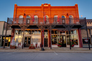 Mulberry Inn and Lounge - Motel