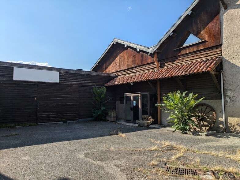 Flex in Échirolles for lease - Building Photo - Image 1 of 13