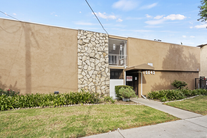 15043 Victory Blvd, Van Nuys, CA for sale - Building Photo - Image 1 of 10