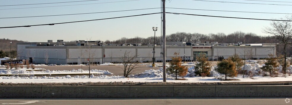 1200 Quaker Ln, East Greenwich, RI for sale - Building Photo - Image 2 of 2