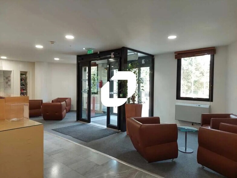 Route De L'orme Des Merisiers, Saint-Aubin for lease - Lobby - Image 1 of 9