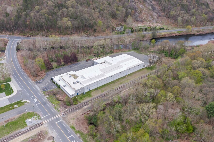 760 Frost Bridge Rd, Watertown, CT for sale - Building Photo - Image 2 of 2