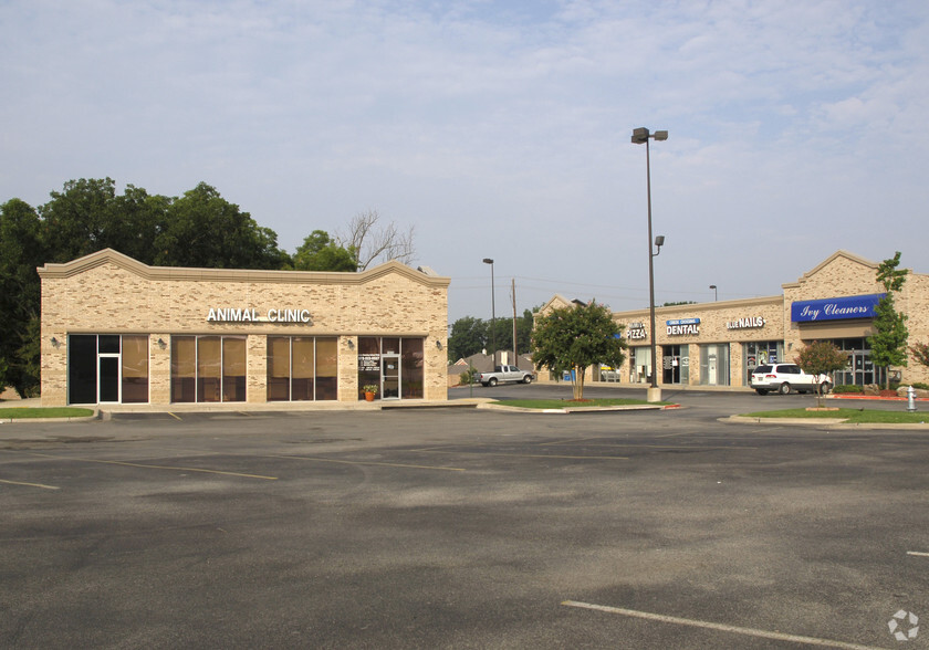 1919-1927 Faithon P Lucas Sr Blvd, Mesquite, TX for lease - Building Photo - Image 2 of 2