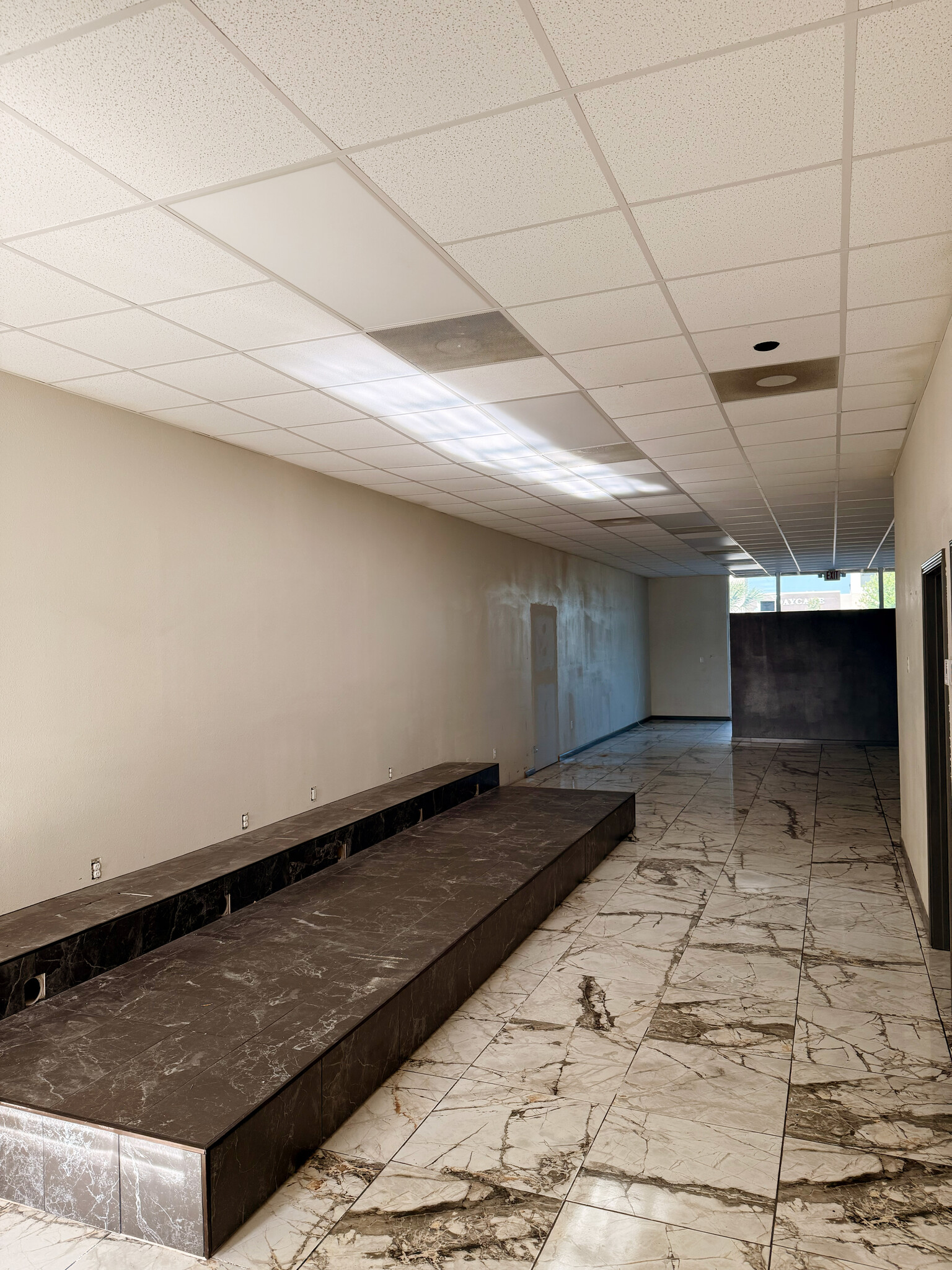 2104 S McColl Rd, Edinburg, TX for lease Interior Photo- Image 1 of 2