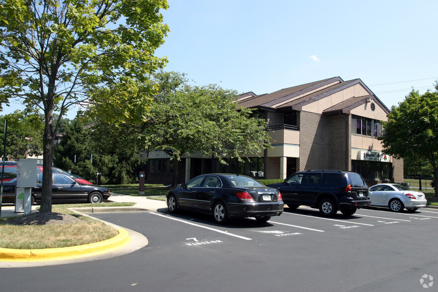 18201-18209 Flower Hill Way, Gaithersburg, MD for lease - Building Photo - Image 2 of 14