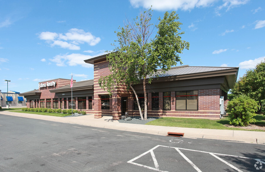 11200 N Commerce Dr, Champlin, MN for lease - Primary Photo - Image 1 of 1