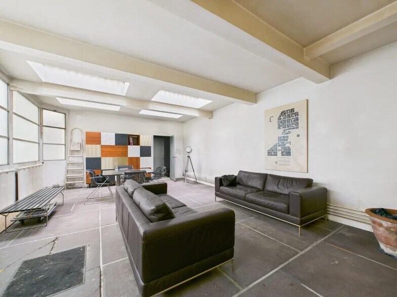 Flex in Paris for sale - Interior Photo - Image 2 of 12