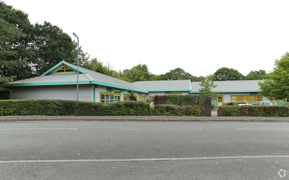 Tenby Rd, Carmarthen for lease - Primary Photo - Image 1 of 11