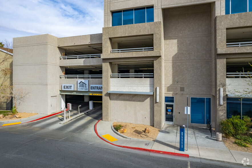 701 Bridger Ave, Las Vegas, NV for lease - Building Photo - Image 3 of 4